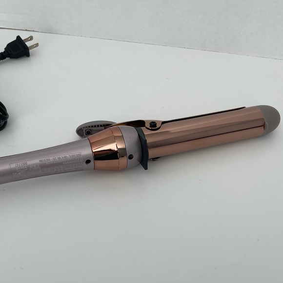 Infiniti Pro Rose Gold Titanium 1 1/4” Curling Iron, Luxe Series - Picture 4 of 5